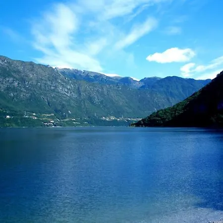 Holiday home — Pool — Idro