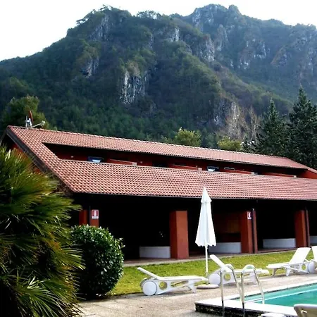Holiday home — Pool — Idro